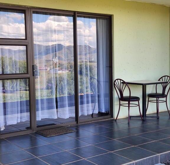 اتاق استاندارد سه نفره, Aloes Lodge