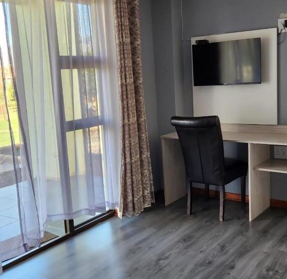 اتاق استاندارد سه نفره, Aloes Lodge