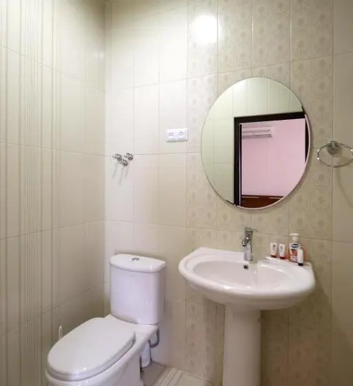 اتاق استاندارد چهار تخته, Garnim Guest House