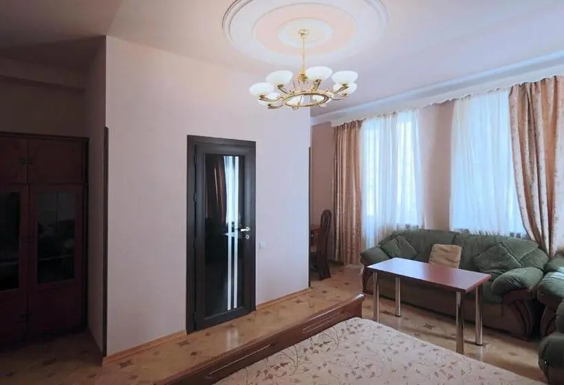 اتاق استاندارد چهار تخته, Garnim Guest House
