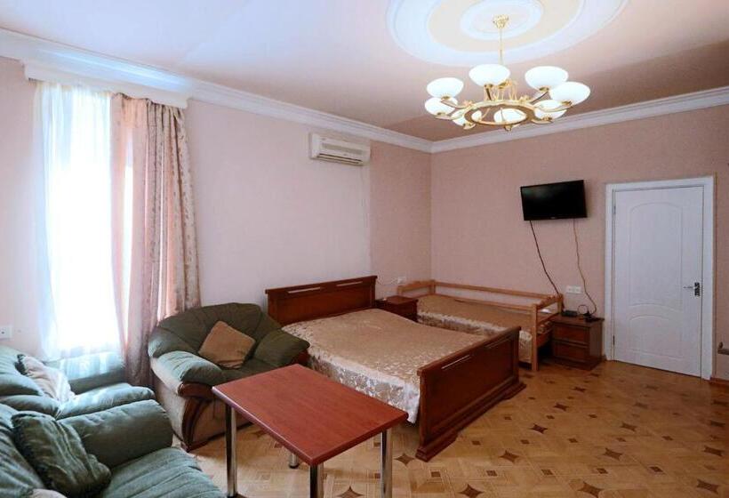 اتاق استاندارد چهار تخته, Garnim Guest House