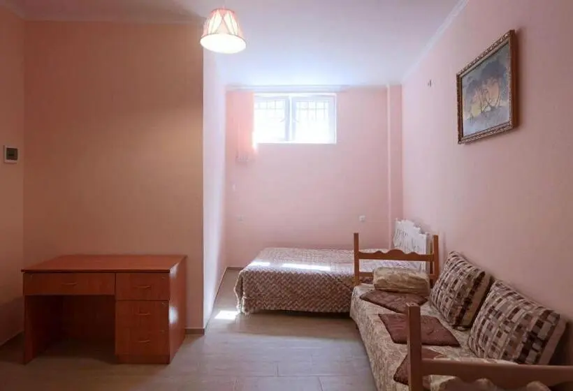اتاق استاندارد سه نفره, Garnim Guest House