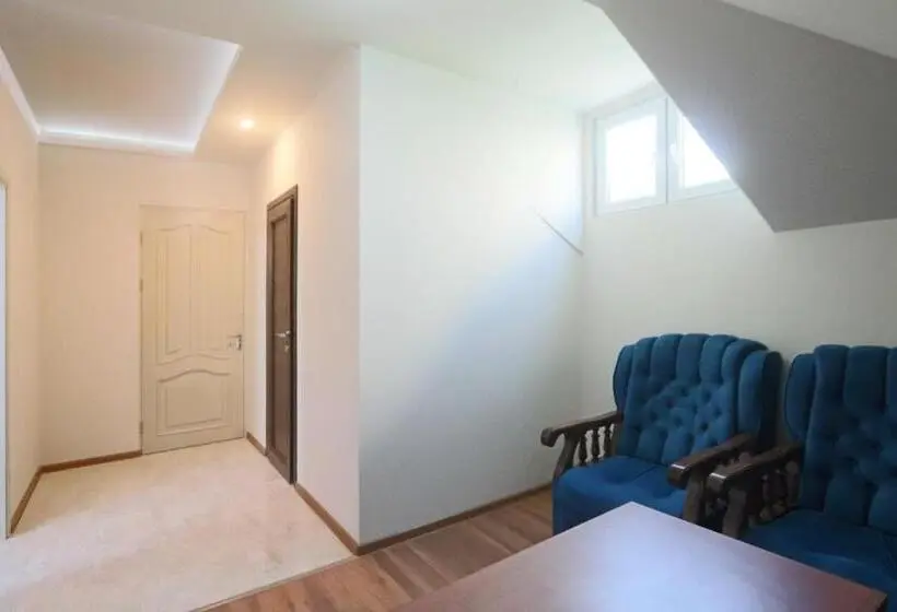 اتاق لوکس خانوادگی, Garnim Guest House