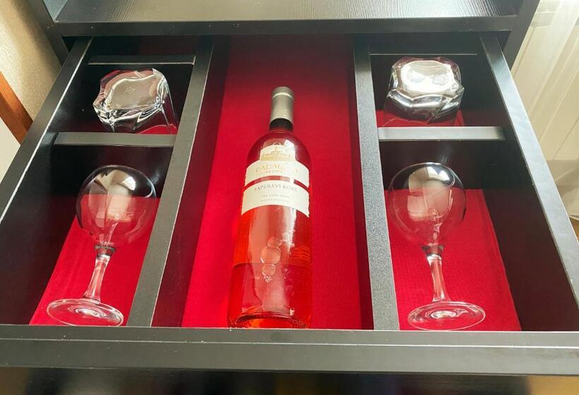 اتاق استاندارد سه نفره, Orange Kutaisi