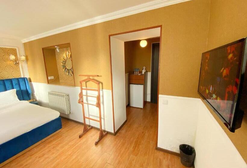 اتاق استاندارد سه نفره, Orange Kutaisi