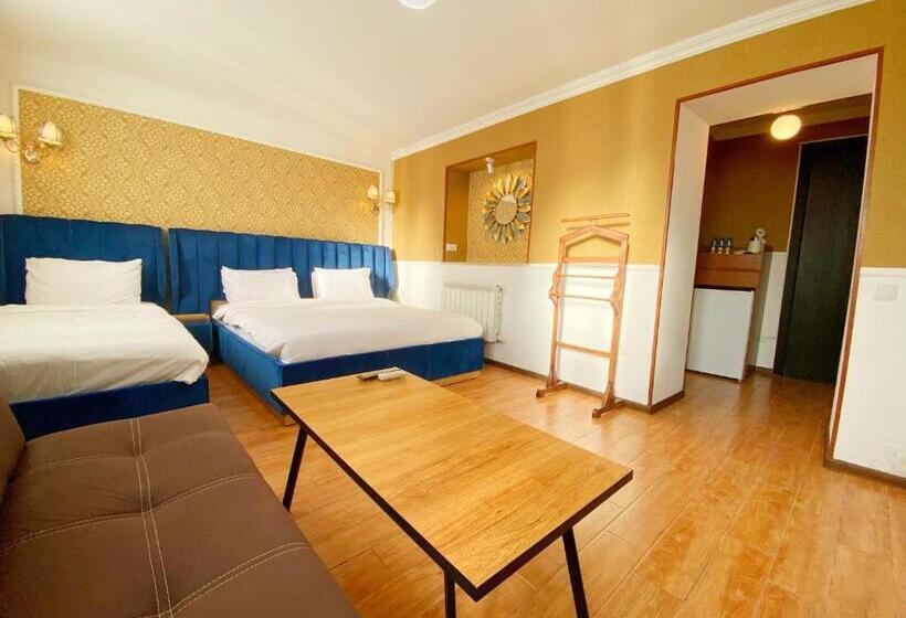 اتاق استاندارد سه نفره, Orange Kutaisi