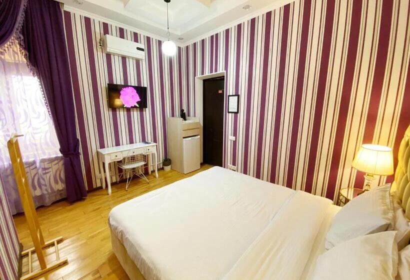 اتاق لوکس, Orange Kutaisi