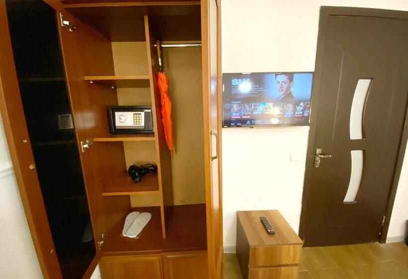 Deluxe Suite King Bed, Orange Kutaisi