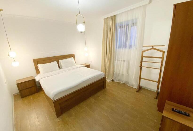 Deluxe Suite King Bed, Orange Kutaisi