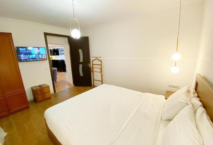 Deluxe Suite King Bed, Orange Kutaisi