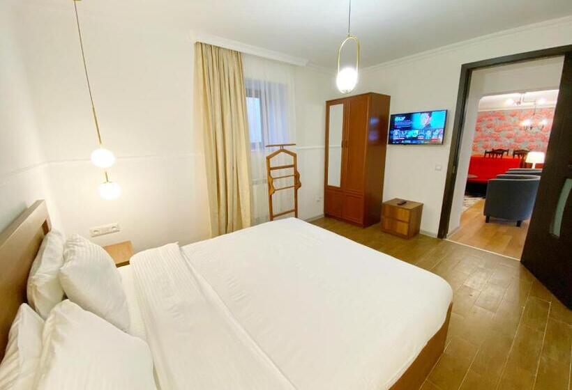 Deluxe Suite King Bed, Orange Kutaisi