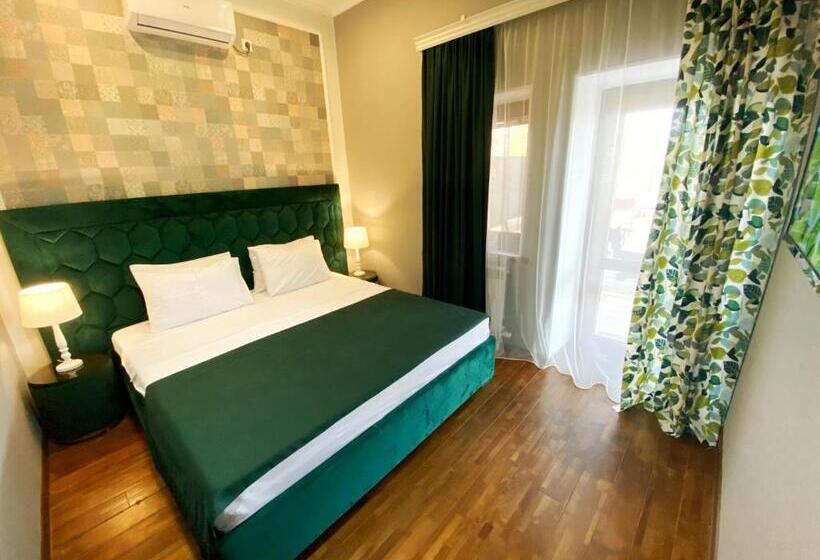 اتاق لوکس, Orange Kutaisi