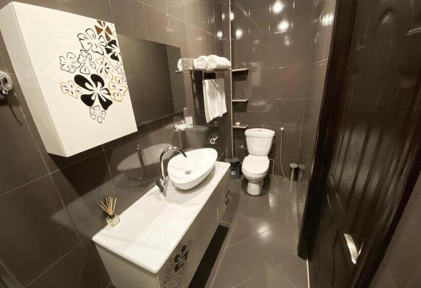 اتاق لوکس, Orange Kutaisi