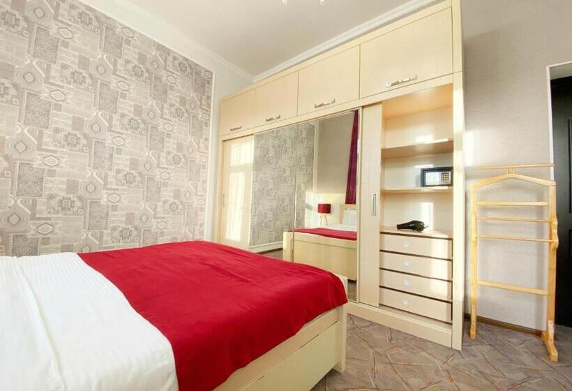 اتاق لوکس, Orange Kutaisi