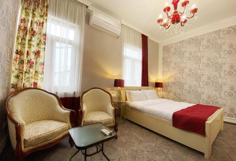 اتاق لوکس, Orange Kutaisi