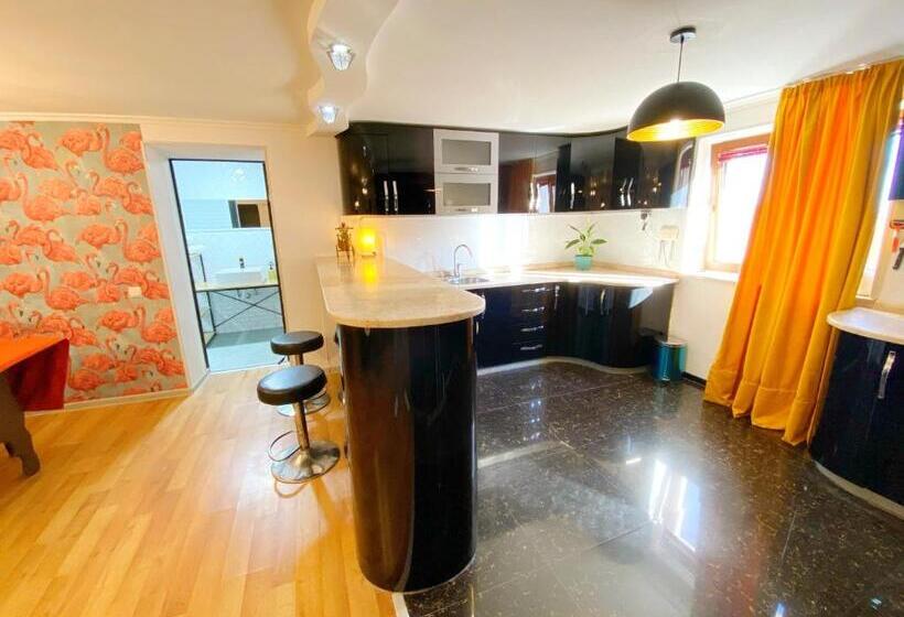 Deluxe Suite King Bed, Orange Kutaisi