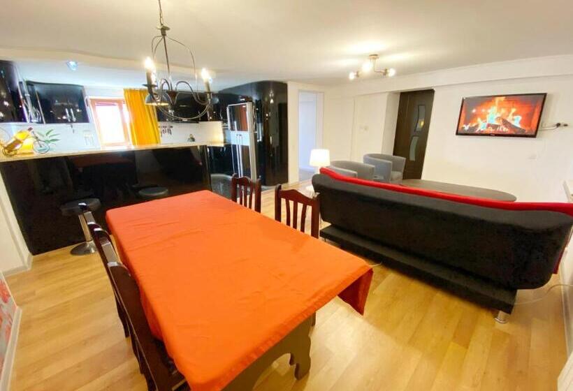 Deluxe Suite King Bed, Orange Kutaisi