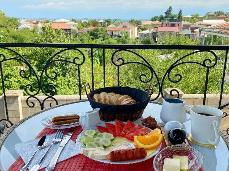 اتاق لوکس, Orange Kutaisi