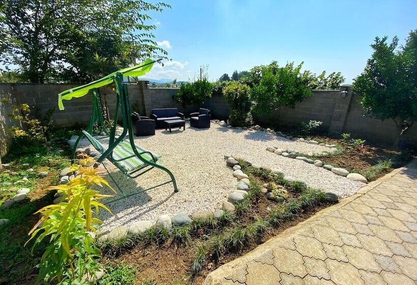 اتاق لوکس, Orange Kutaisi