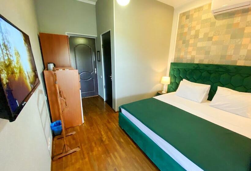 اتاق لوکس, Orange Kutaisi