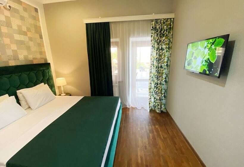 اتاق لوکس, Orange Kutaisi