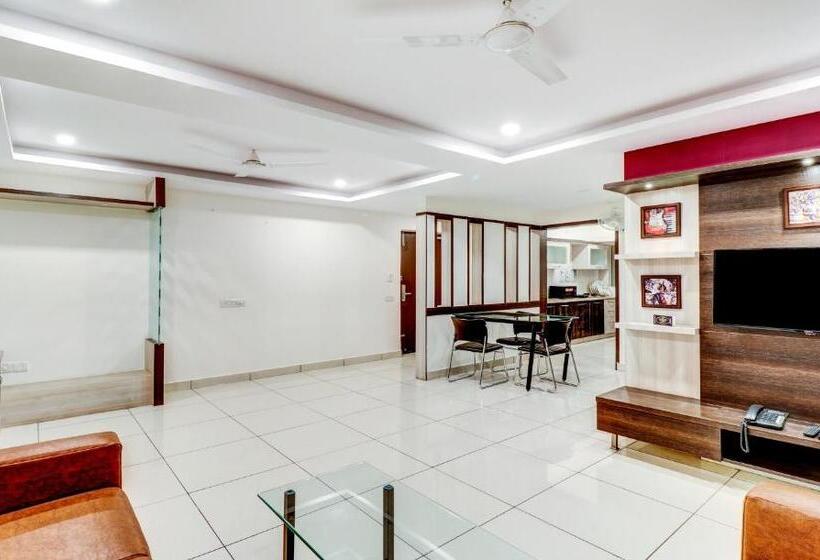 Quarto Superior, Treebo Saga Apartment