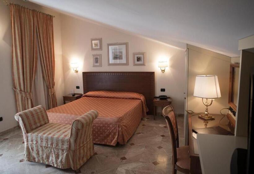 Номер Стандарт, La Colonnina