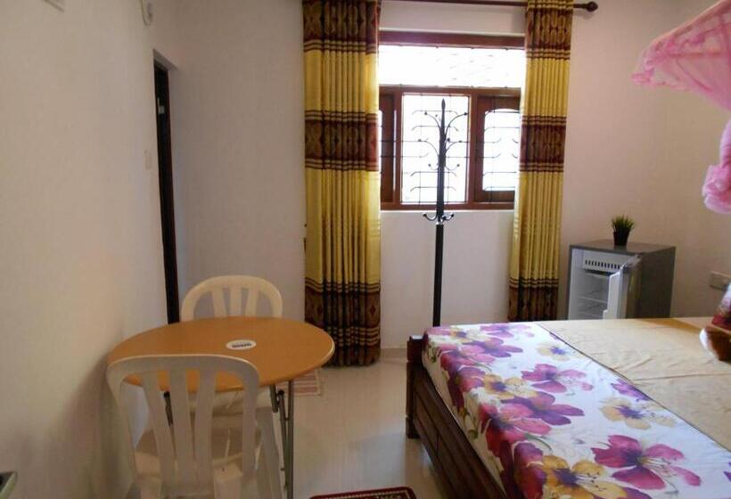 家庭间, Nadee Villa 7