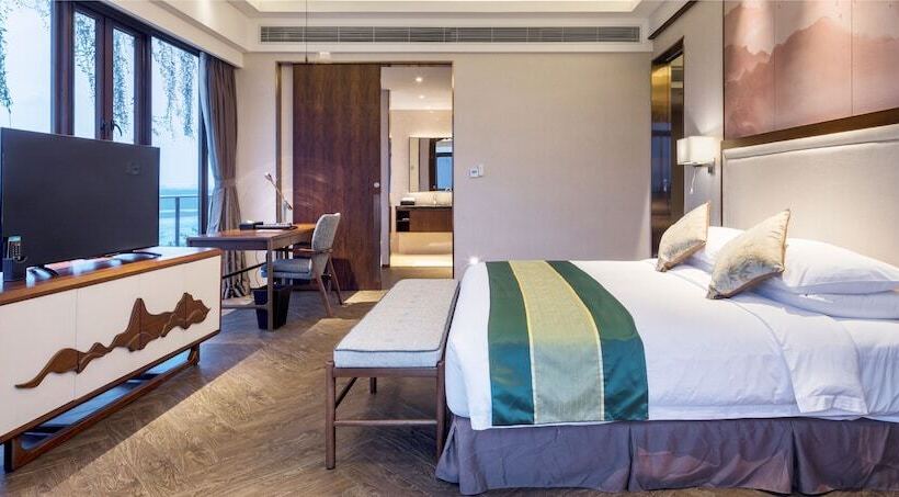 סוויטה דלוקס, Forest City Golf