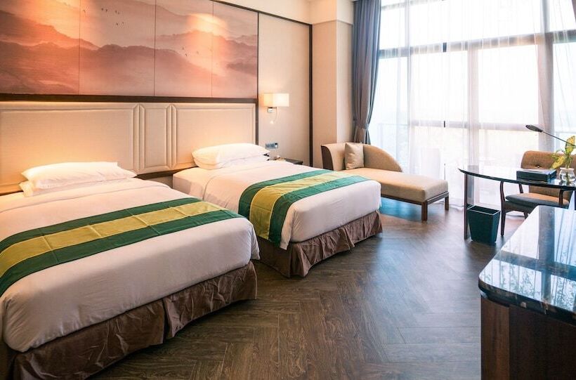 חדר סופריור, Forest City Golf