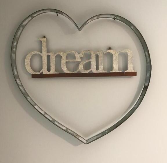 חדר סטנדרט, The Bond 1835