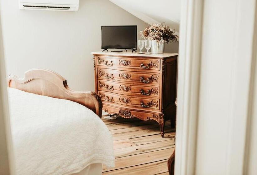 חדר סטנדרט, The Bond 1835