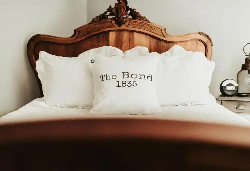 スタンダードルーム, The Bond 1835
