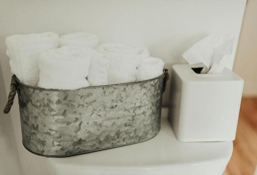 חדר סטנדרט, The Bond 1835