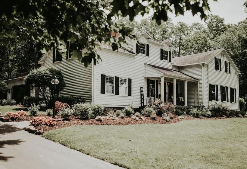 חדר סטנדרט, The Bond 1835