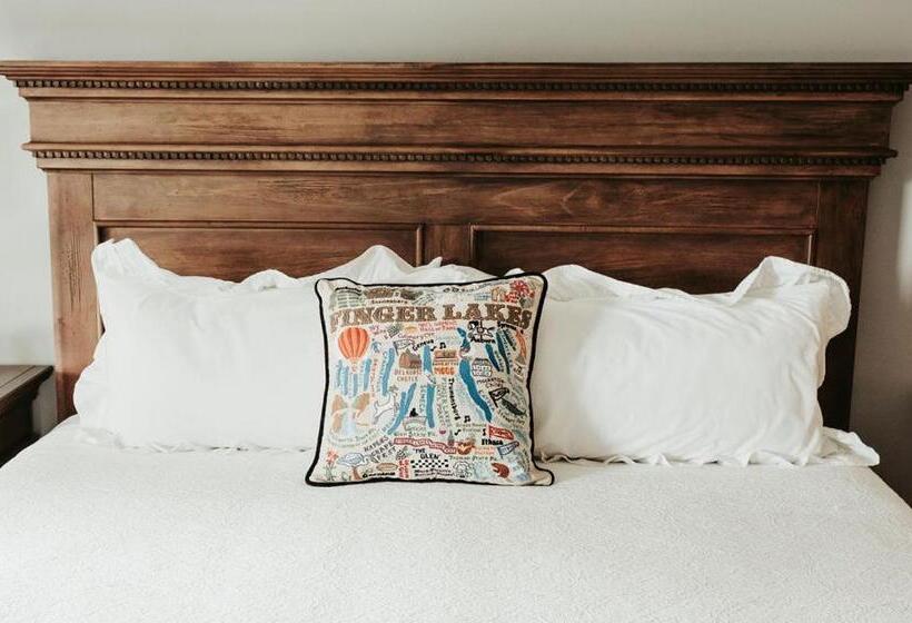 חדר דחוקס עם מיטת קינג, The Bond 1835