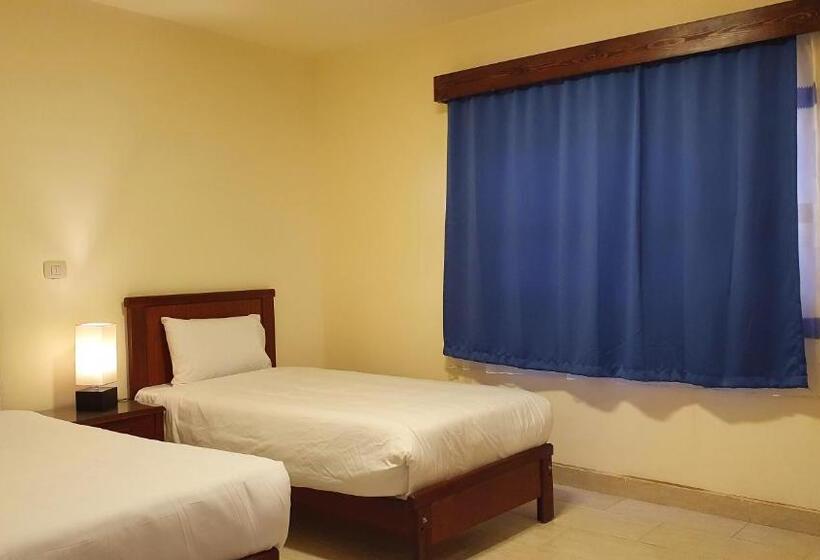 اتاق خانوادگی با چشم‌انداز دریا, Fanar