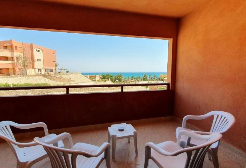 اتاق خانوادگی با چشم‌انداز دریا, Fanar