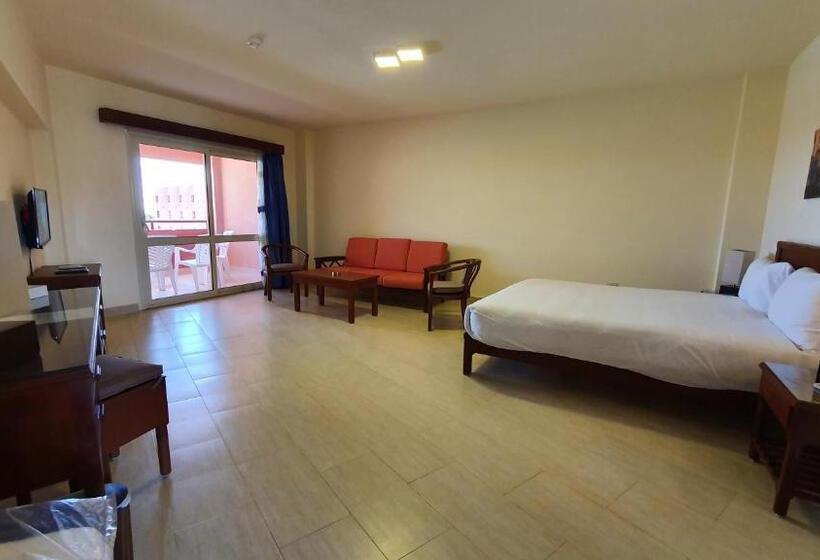 اتاق خانوادگی با چشم‌انداز دریا, Fanar