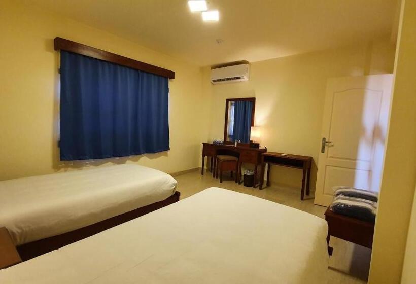 اتاق خانوادگی با چشم‌انداز دریا, Fanar