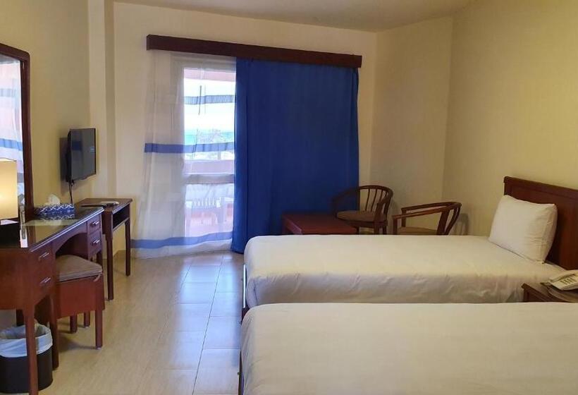 آپارتمان یک خوابه با دری مشترک که هال را جدا می کند., Fanar