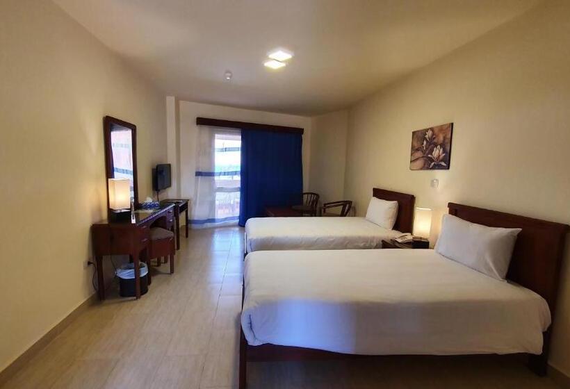 آپارتمان یک خوابه با دری مشترک که هال را جدا می کند., Fanar