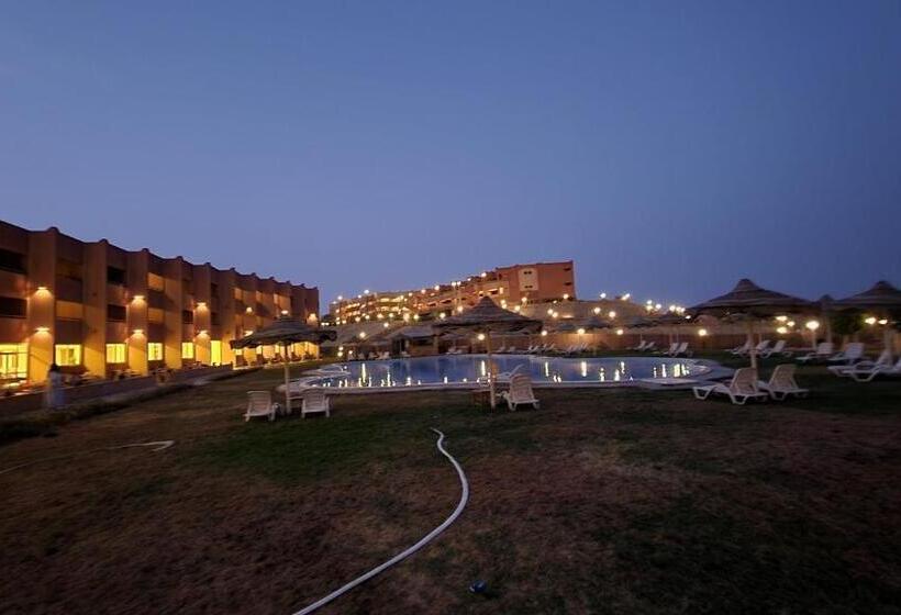 آپارتمان یک خوابه با دری مشترک که هال را جدا می کند., Fanar