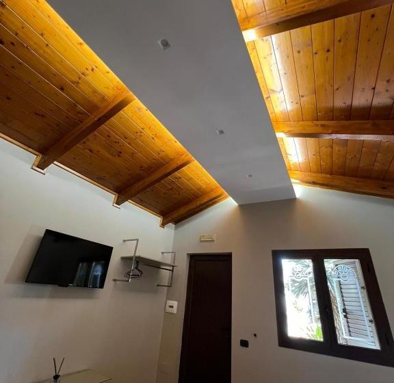 חדר סטנדרט, 2000