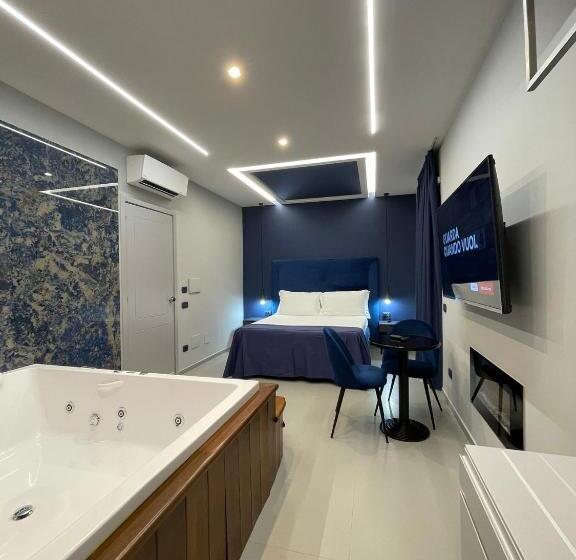 מיטת קינג בסוויטה, 2000