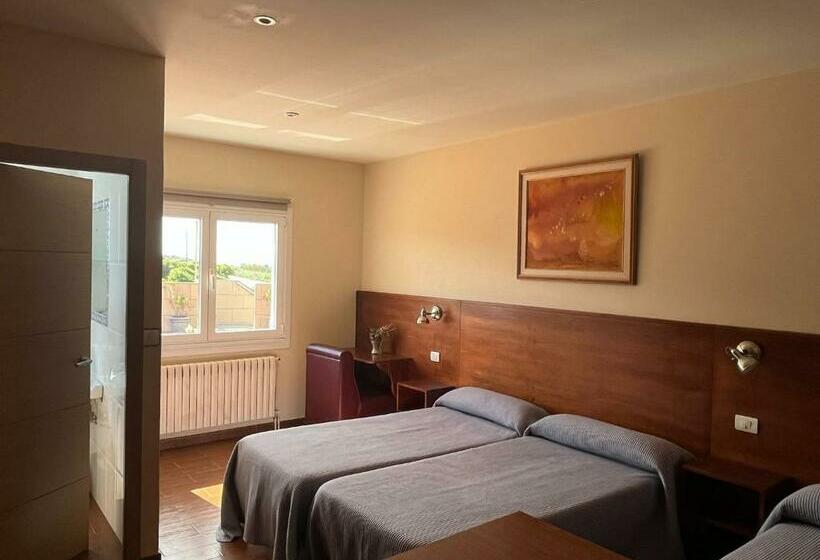 Номер Стандарт Трехместный, Hostal Balieiros Corrubedo