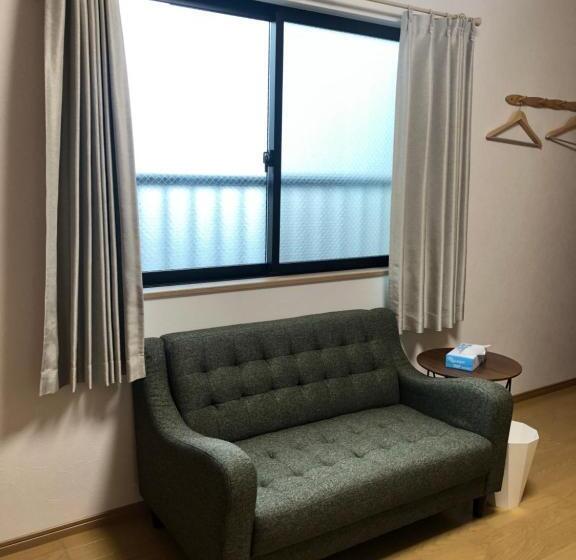 Economy Quadruple Room, Guest House En