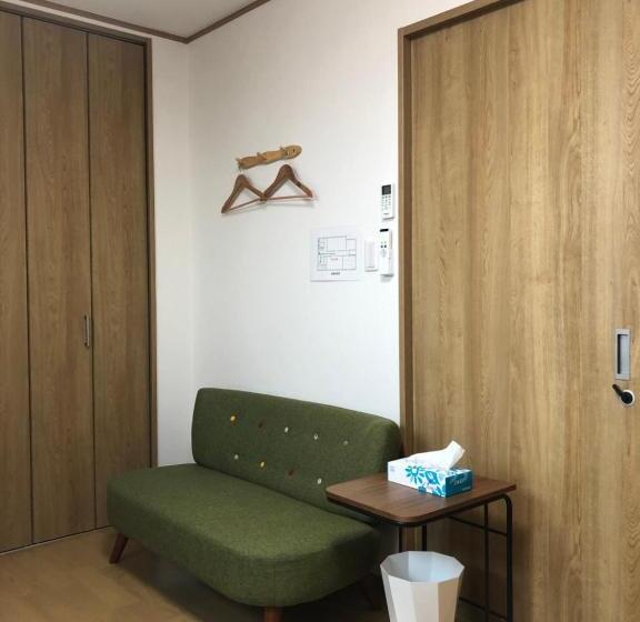 Economy Triple Room, Guest House En