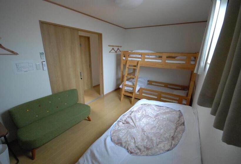 Economy Triple Room, Guest House En
