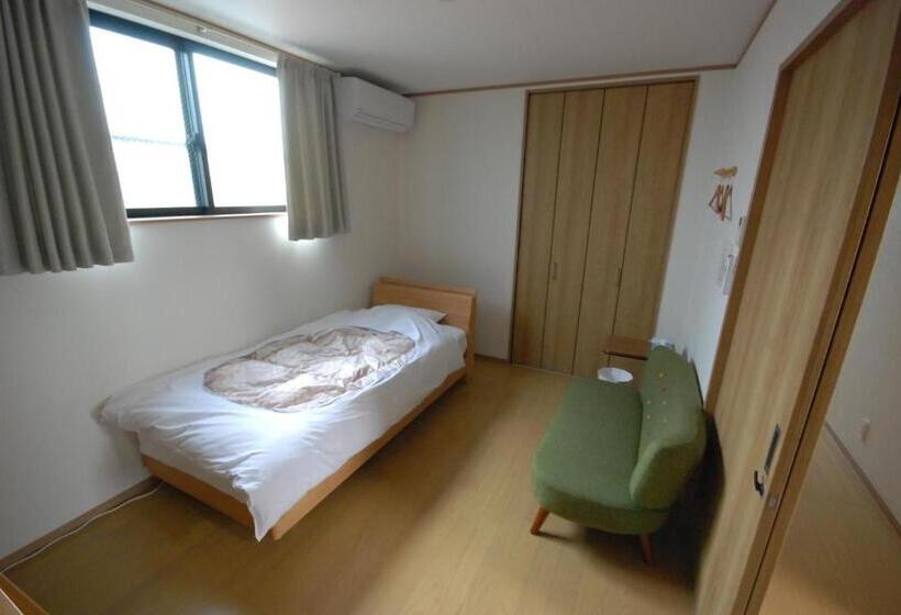 Economy Triple Room, Guest House En